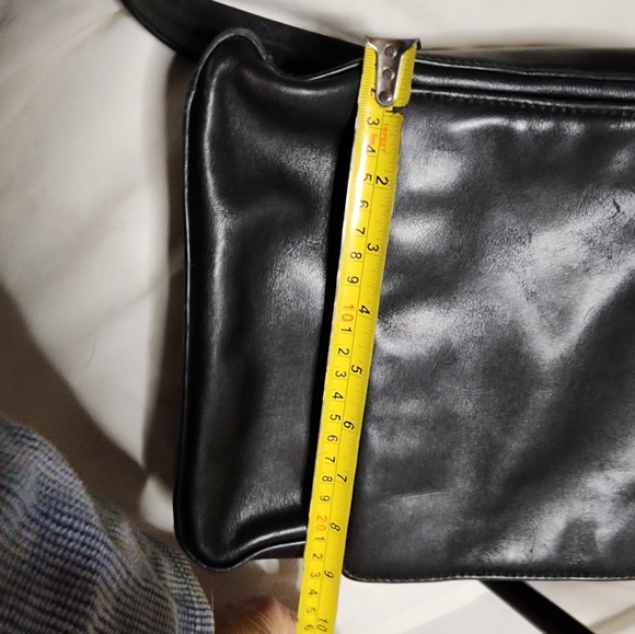 Tannery West soft leather crossbody - Picture 10 of 14